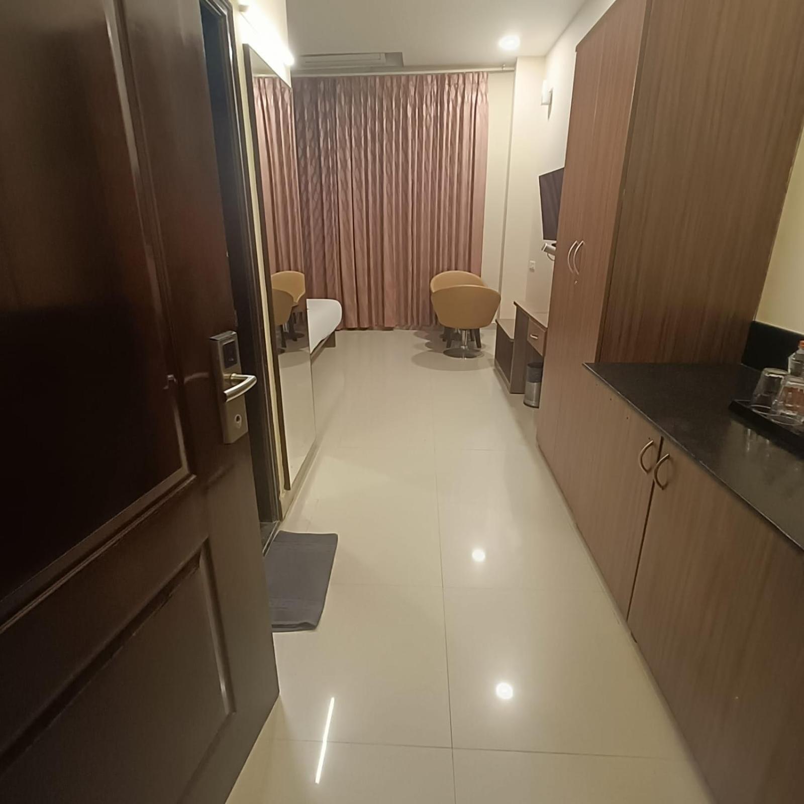 Astra Hotels & Suites Whitefield Near To Nallurahalli Metro Station And Ktpo Bangalore Bagian luar foto