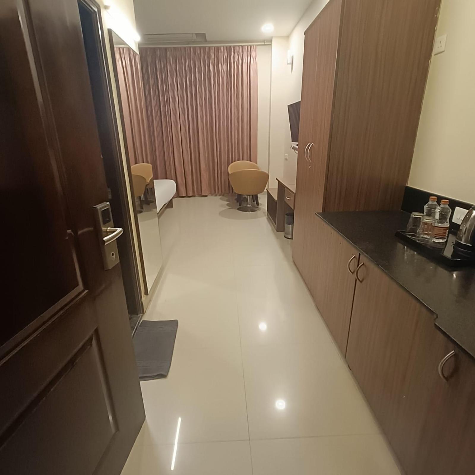 Astra Hotels & Suites Whitefield Near To Nallurahalli Metro Station And Ktpo Bangalore Bagian luar foto