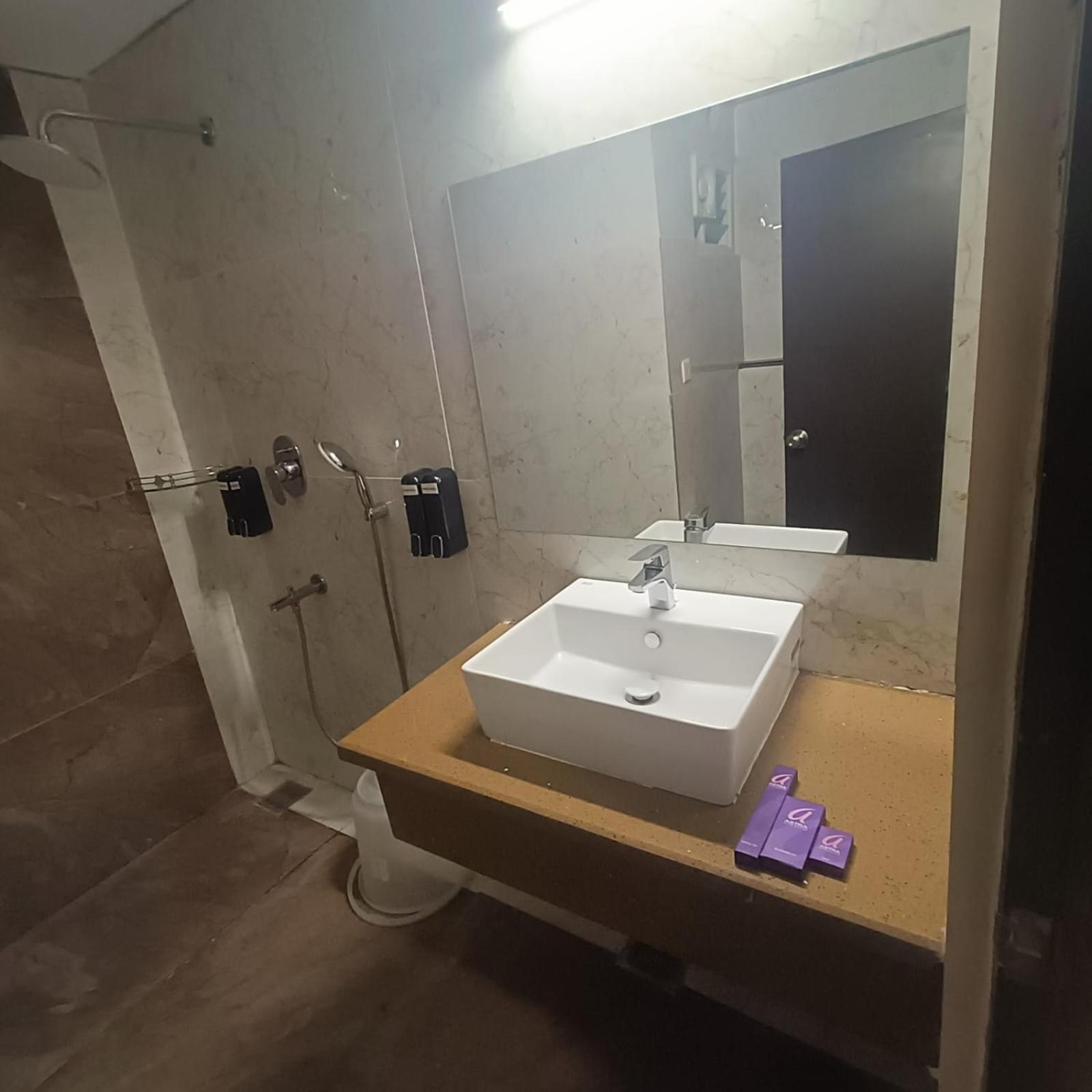 Astra Hotels & Suites Whitefield Near To Nallurahalli Metro Station And Ktpo Bangalore Bagian luar foto