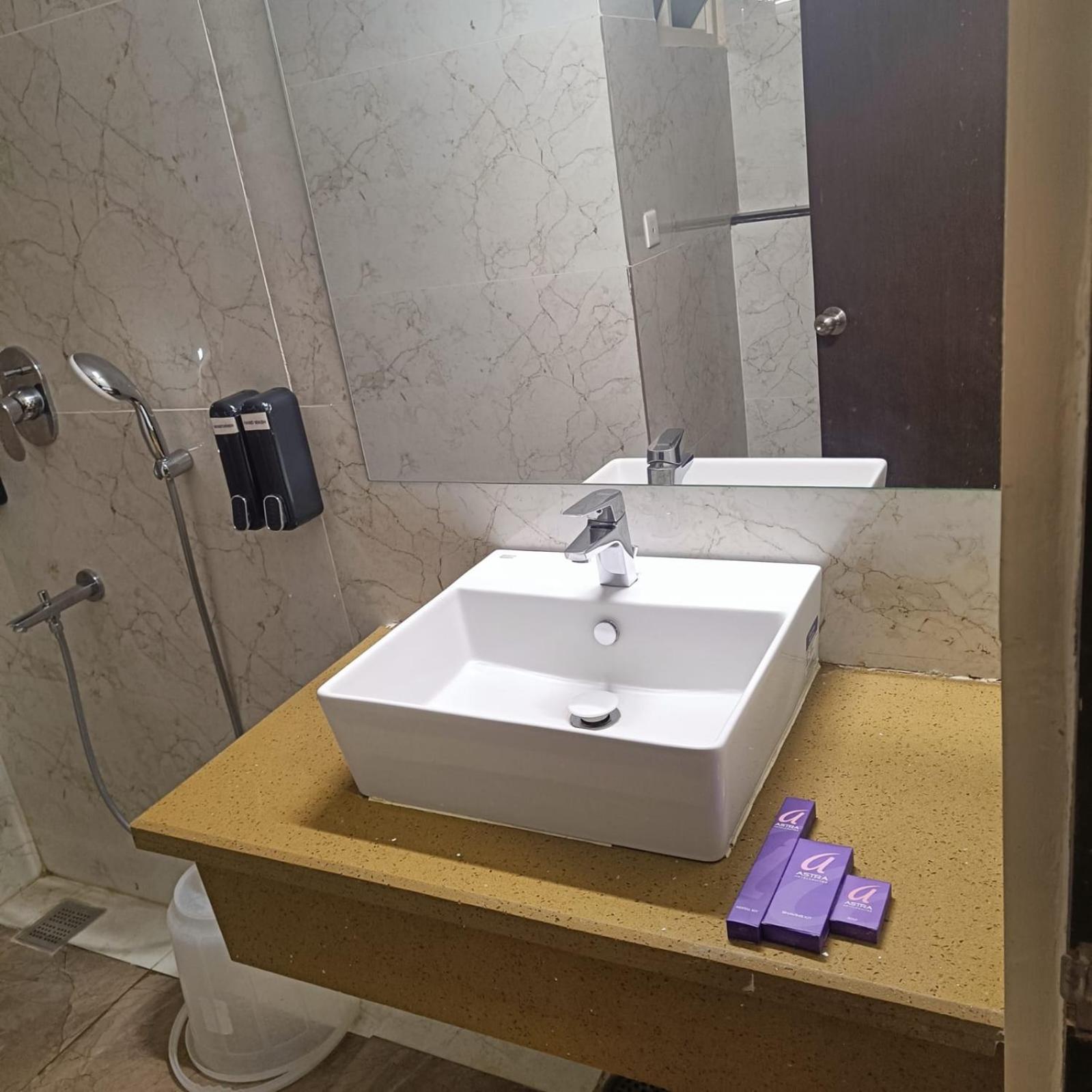 Astra Hotels & Suites Whitefield Near To Nallurahalli Metro Station And Ktpo Bangalore Bagian luar foto